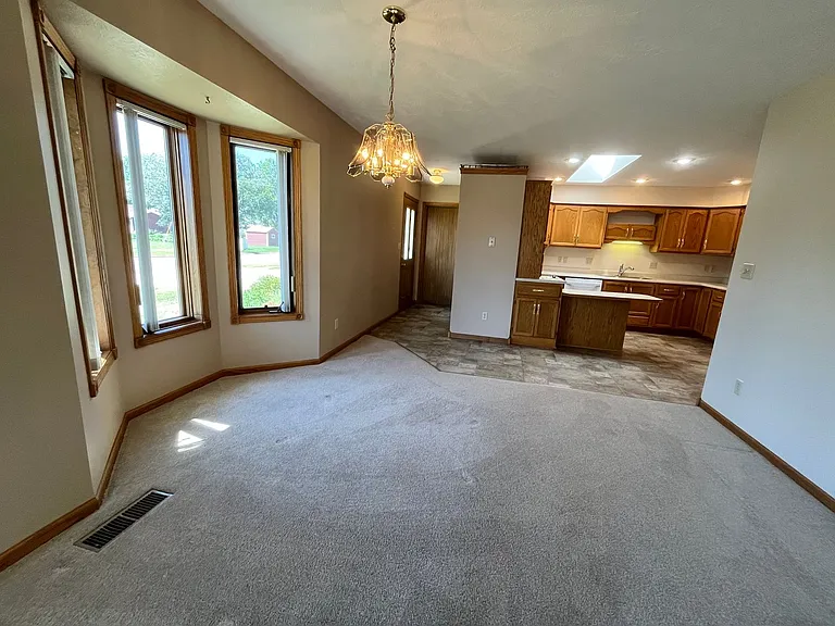 301 N Cherry St — Photo 7