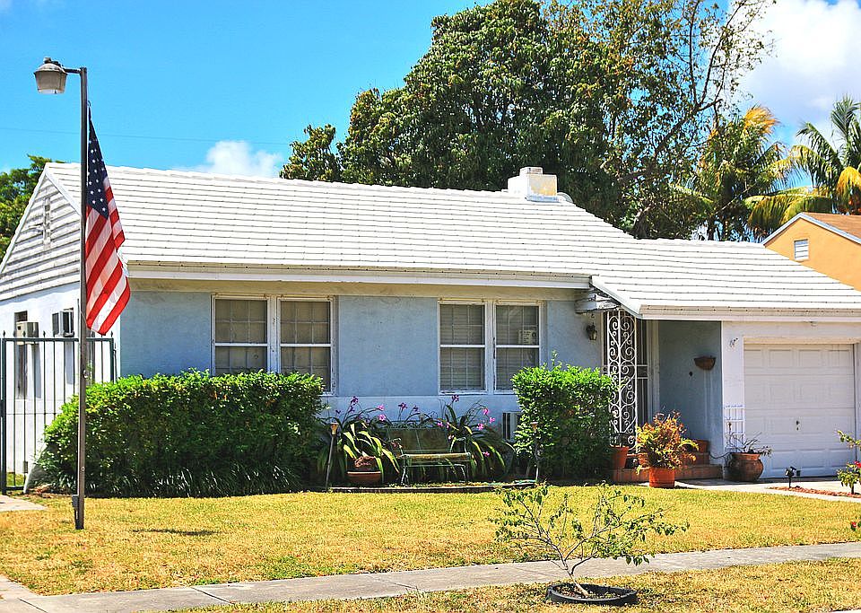 2nd image of 1826 SW 17th Ter