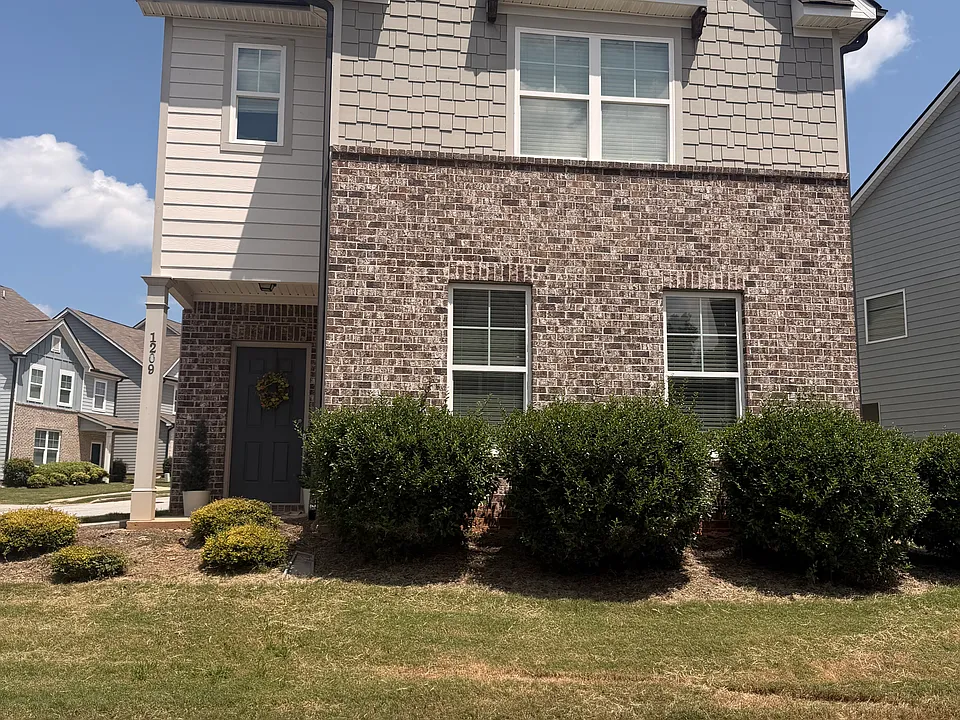 1209 Hawthorne Trl