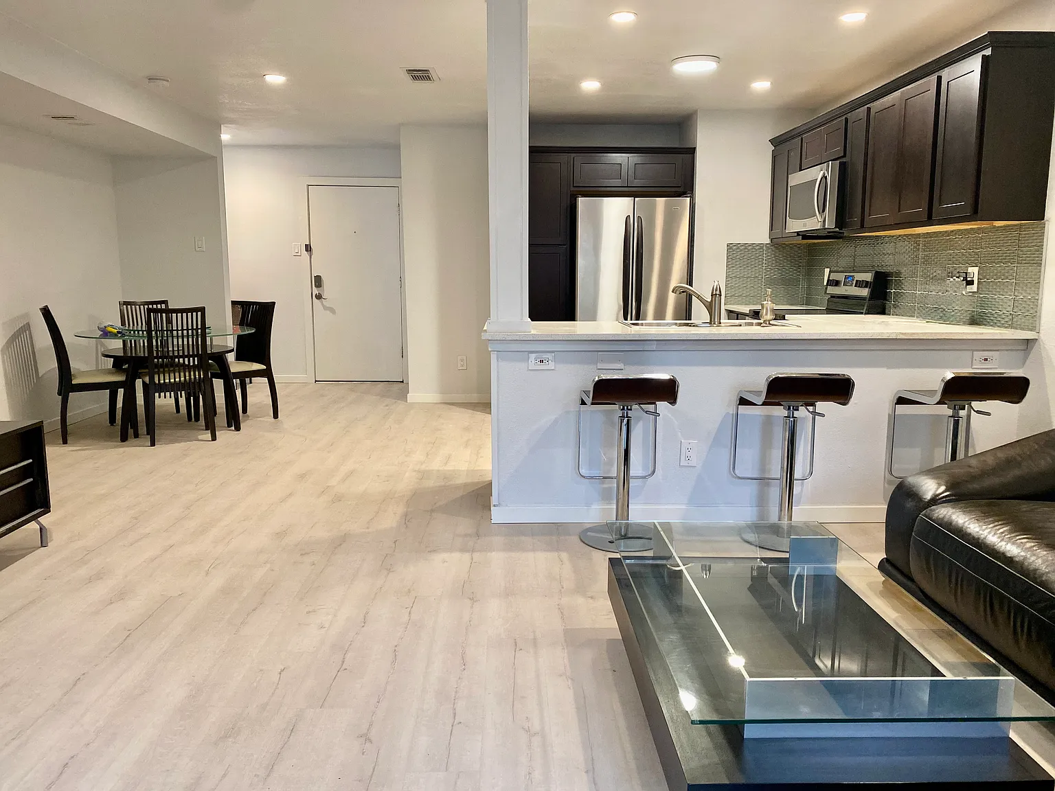 3 bed, 1151 sqft, $1,900 — Photo 4