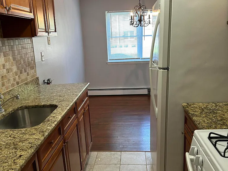 4 Windsor Ter #B — Photo 6