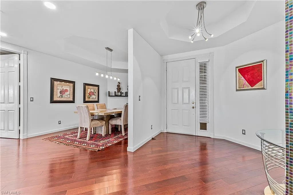 3 bed, 2.5 bath, 2516 sqft, $9,000 — Photo 2