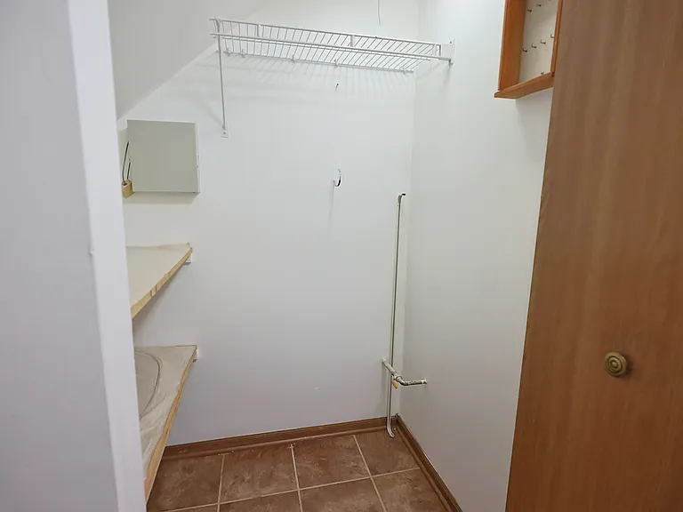 1402 Parkside Dr — Photo 6