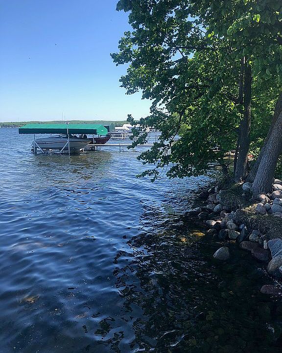 2nd image of 1098 S Shore Dr