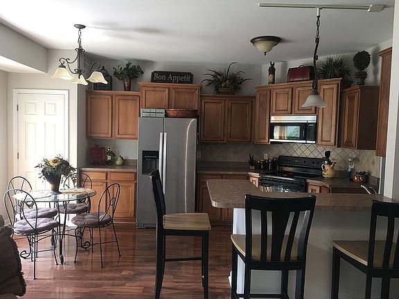 Kitchen and breakfast area