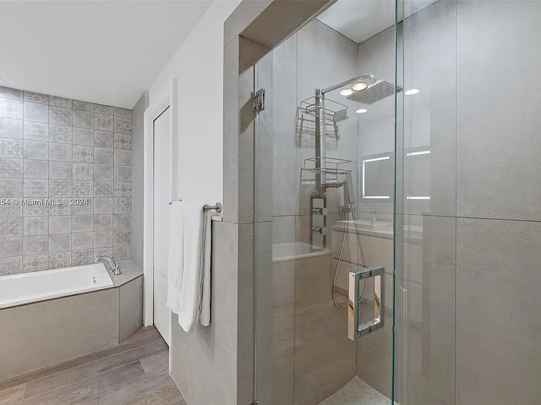 15122 Fisher Island Dr #15122 — Photo 22