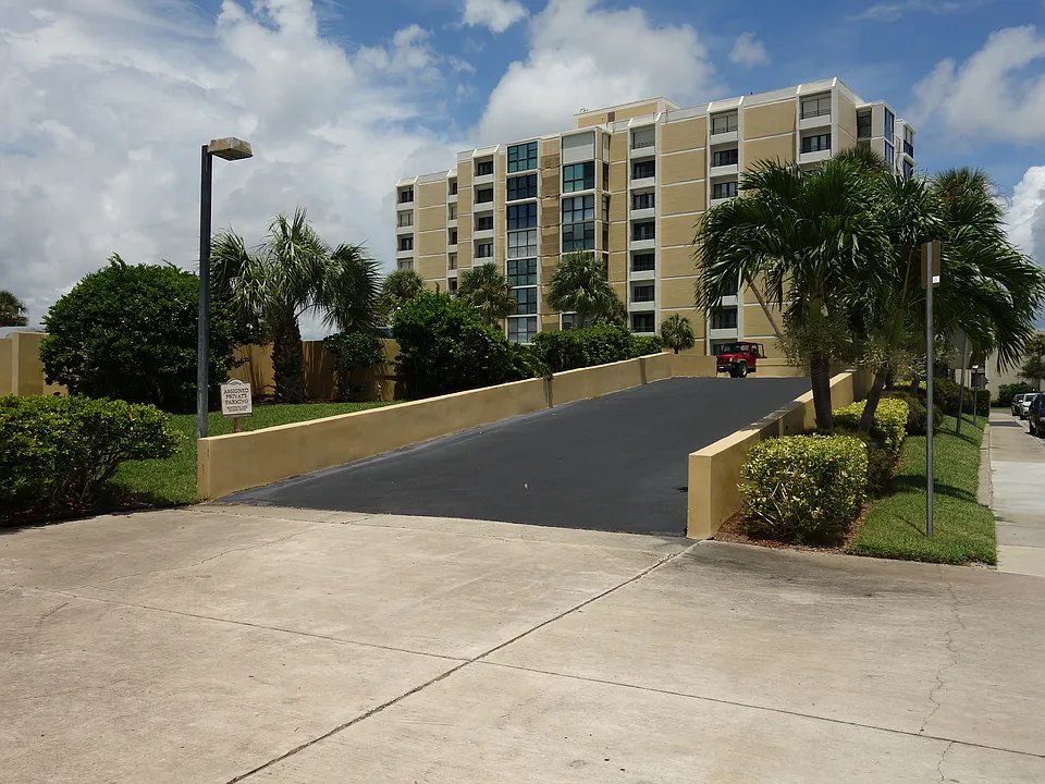 851 Bayway Blvd #905