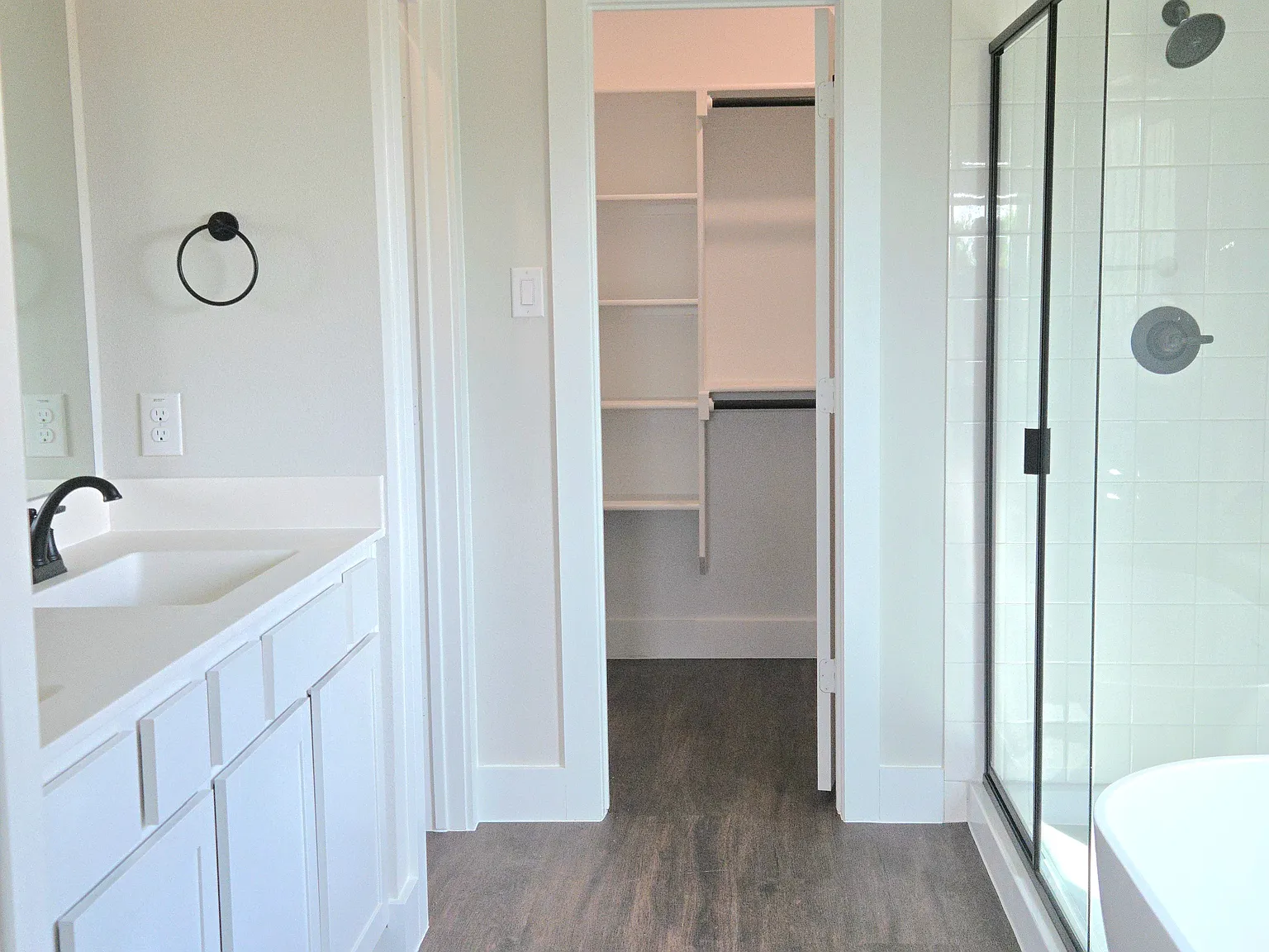 4 bed, 2.5 bath, 2375 sqft, $2,400 — Photo 4