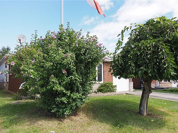 3rd image of 767 Langs Dr