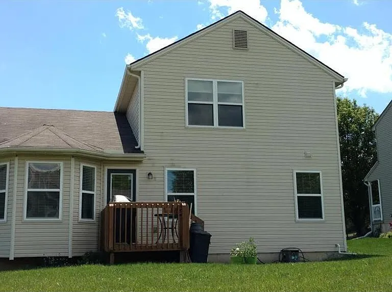 455 Thompson Dr — Photo 3