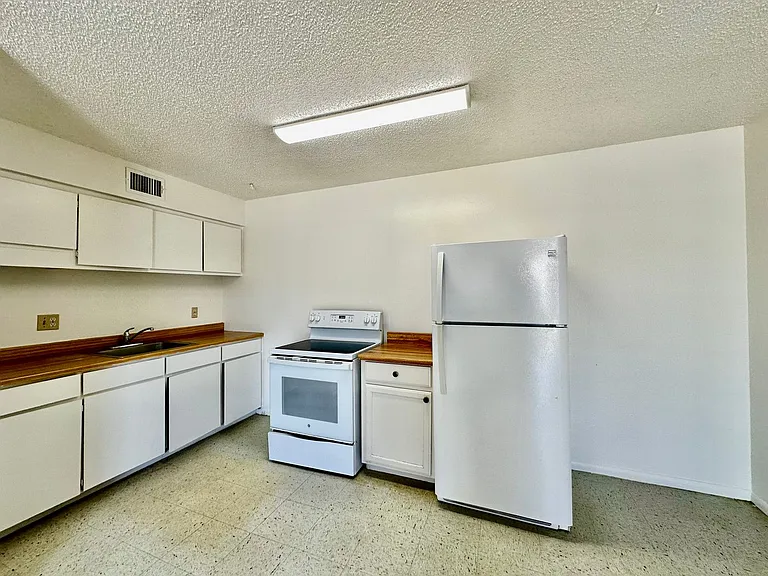 1128 E. Main St Apts. — Photo 3