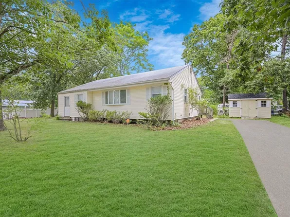 42 J T Boulevard, Riverhead, NY 11901