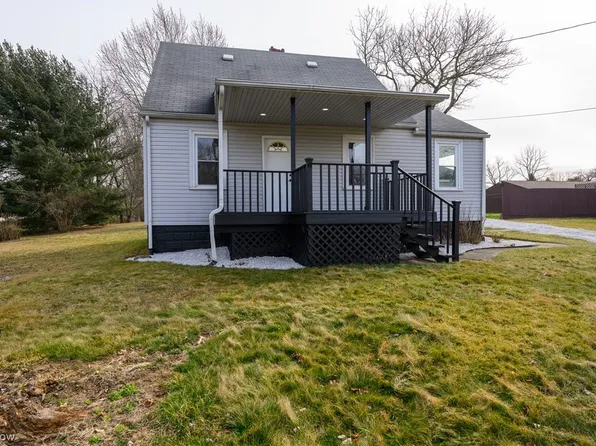 2708 Sunlight Ave NE, East Canton, OH 44730