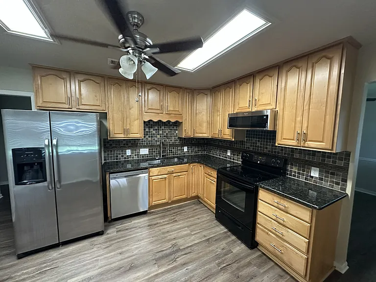 2211 Stagecoach Trl — Photo 5