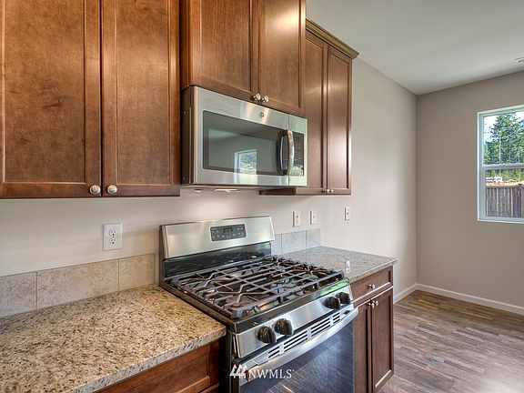5th image of 2743 82th Avenue Ct E #33