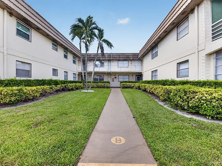 65 Saxony Cir #65-B — Photo 12