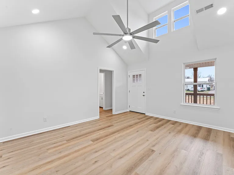 329 Simpson St — Photo 5