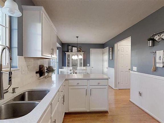 4th image of 1554 Meadowbrook Ln