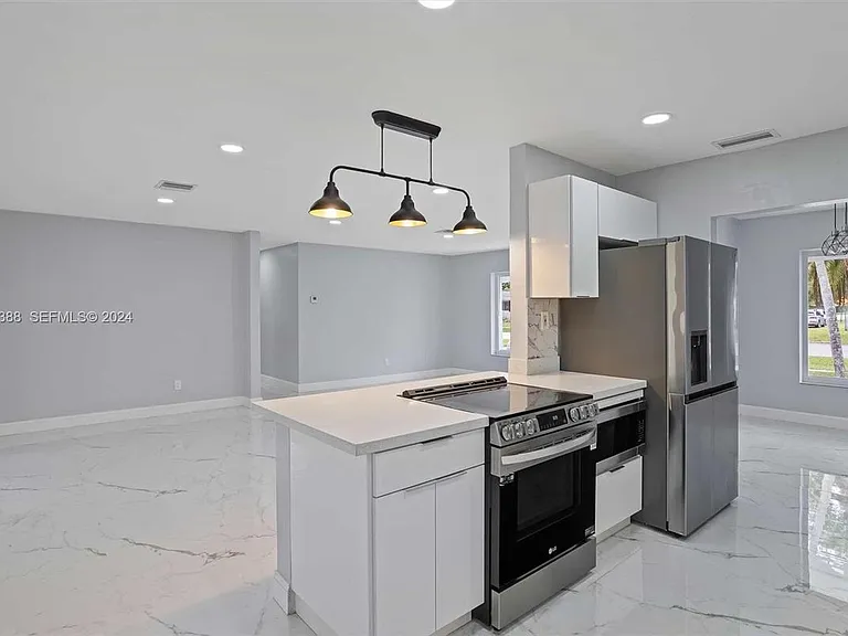 11403 SW 107th Ave — Photo 3