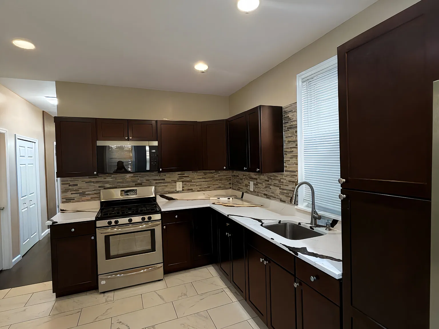 3 bed, $2,500 — Photo 2