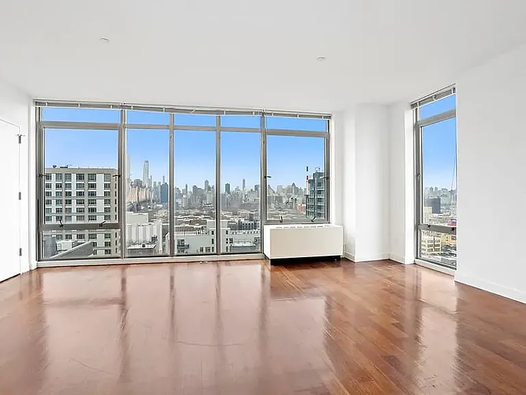 4117 Crescent St #9C — Photo 1