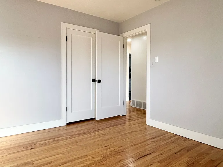 2179 E 2700 S — Photo 7