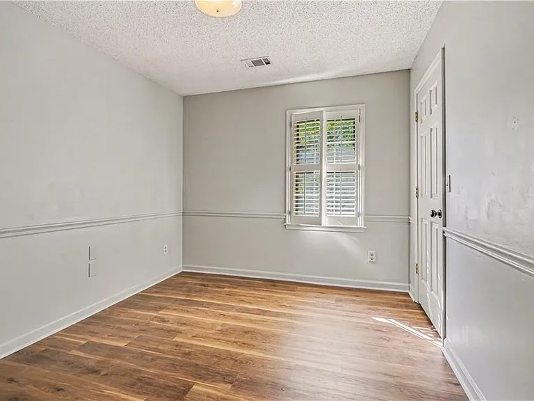 1527 Ridgewood Dr — Photo 17