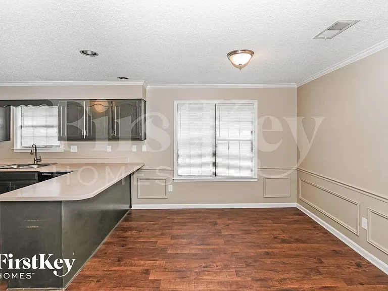 3456 Sunswept Dr — Photo 5