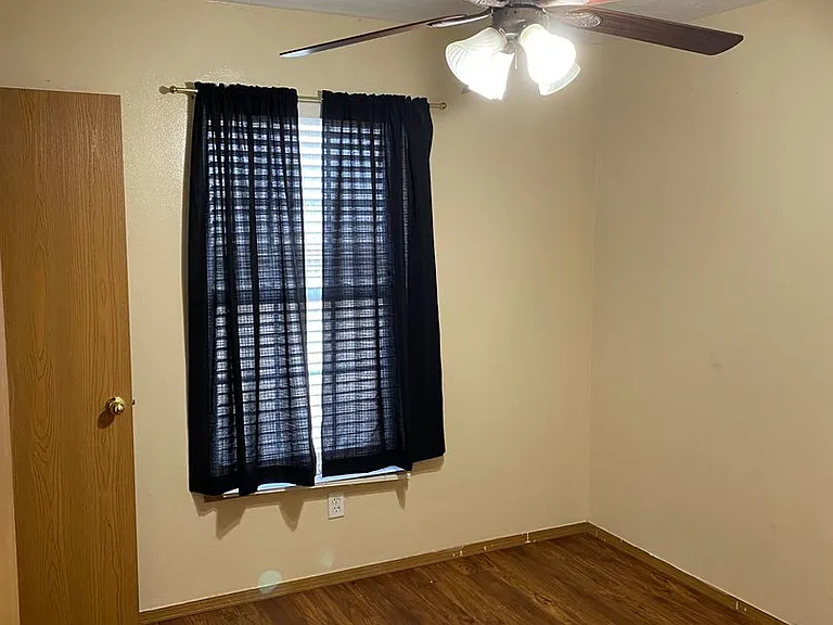 5551-5553 N Brown Ln — Photo 7