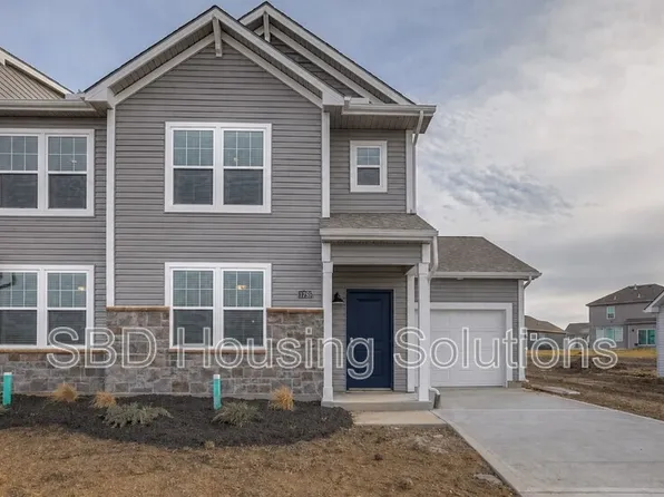 12429 S Parkwood Ln, Lees Summit, MO 64086