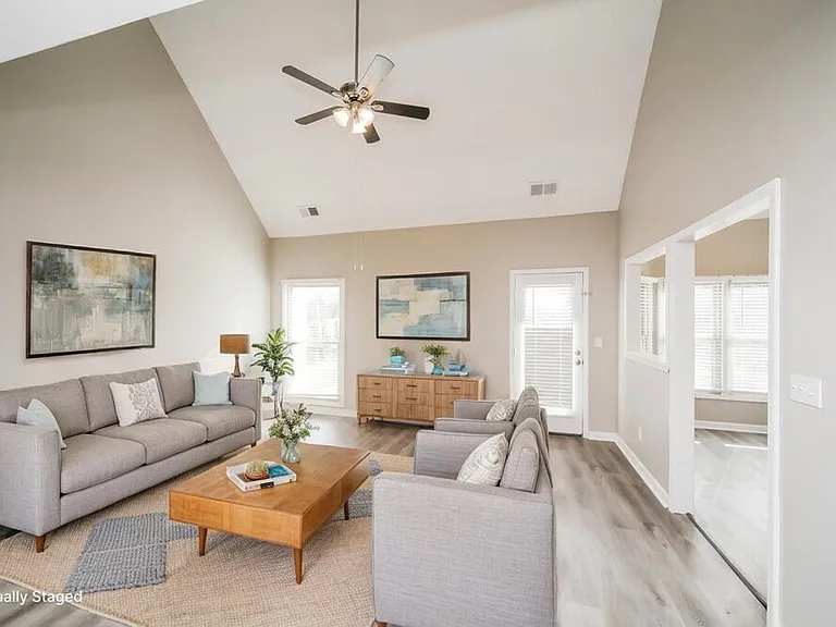 9347 Helmsley Dr — Photo 5