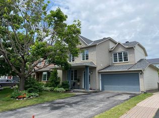 6006 Longleaf Dr, Ottawa, ON K1W1J2