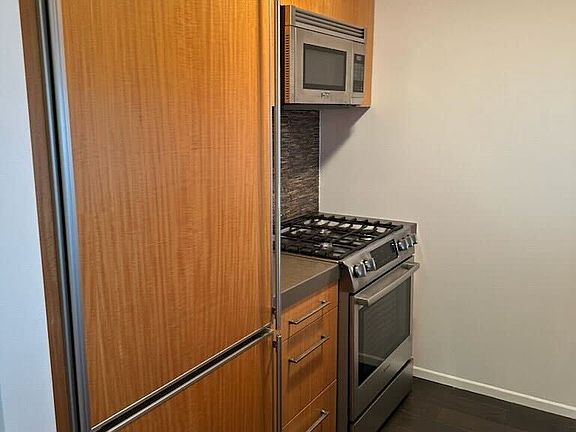4th image of 215 W 95th St APT 5L