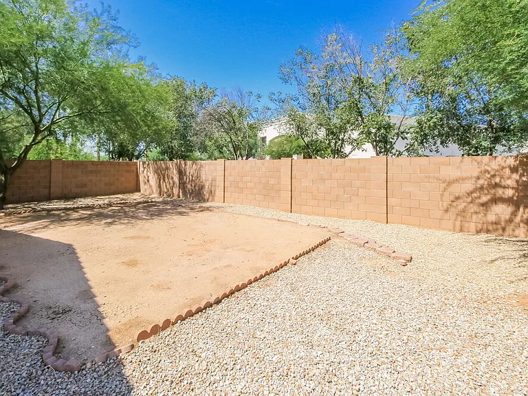 748 W Dublin St — Photo 15