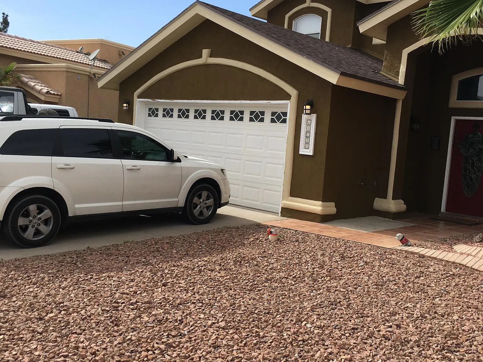 4 bed, 2200 sqft, $2,100 — Photo 2