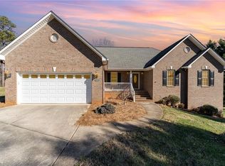 102 Colony Ct, Randleman, NC 27317