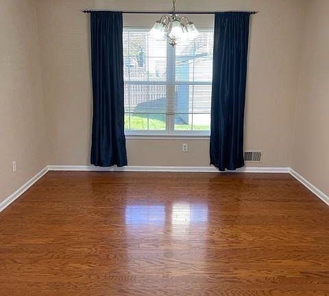 4th image of 49 Arrowhead Dr
