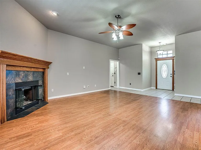 1209 Stoneridge Dr — Photo 9