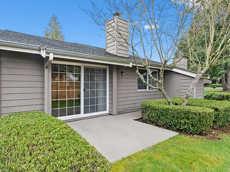 Beautiful back patio with privacy and greenery to create your perfect outdoor oasis! Beautiful back patio with privacy and greenery to create your perfect outdoor oasis!