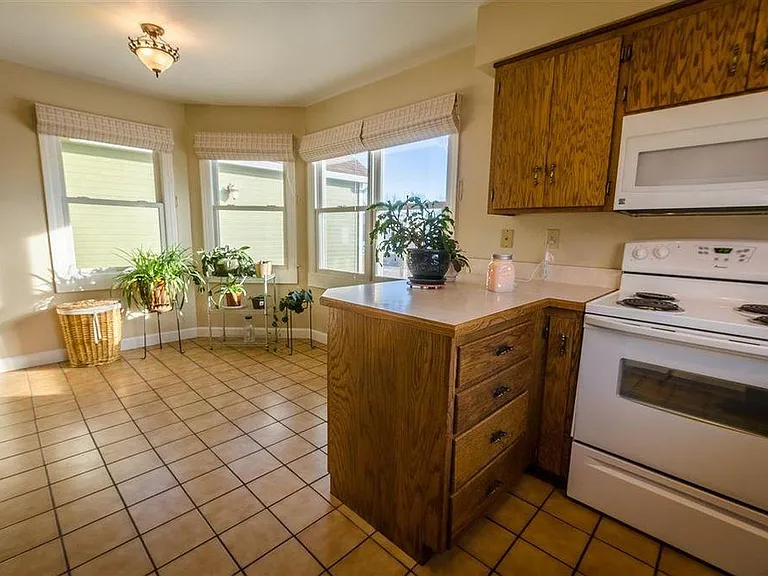 2121 Carrington Ct — Photo 4