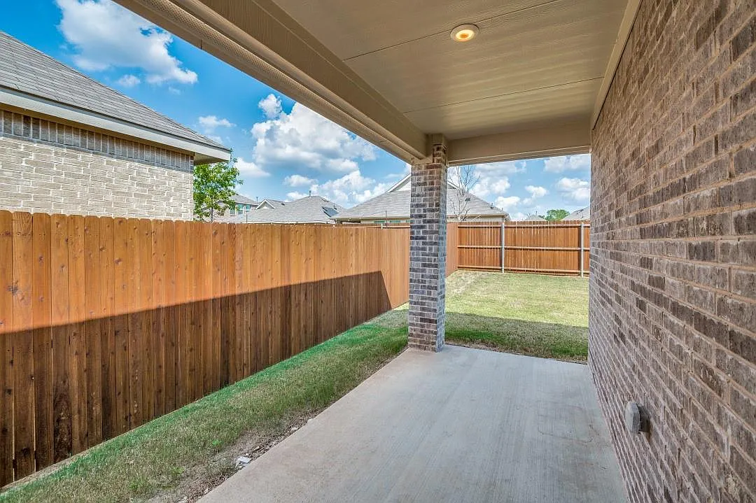 5 bed, 2010 sqft, $3,000 — Photo 3