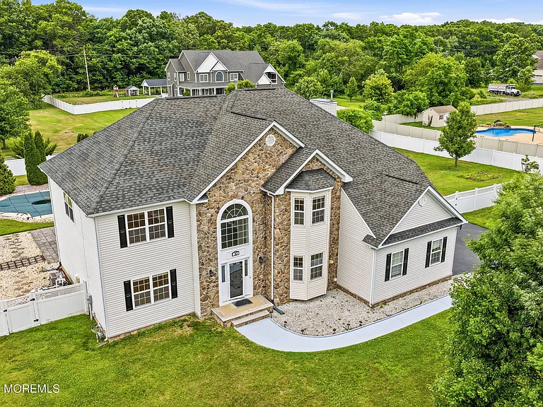 10 Etty Ct — Photo 2