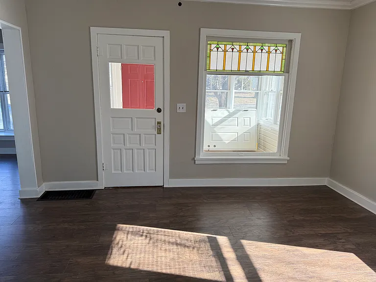 704 Walnut St — Photo 9