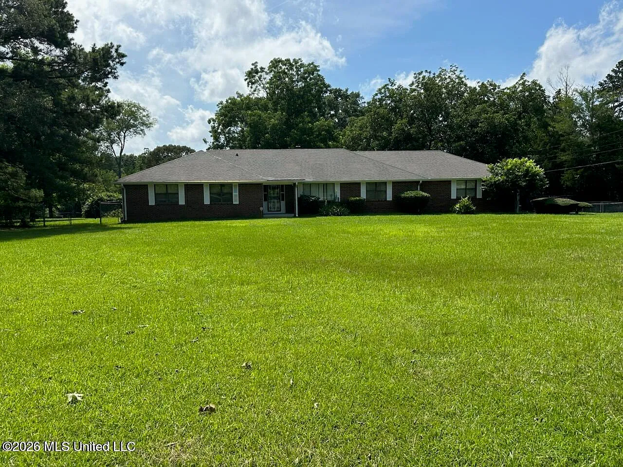 3 bed, 2.5 bath, 3021 sqft, $2,200 — Photo 1