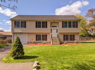 19 Hayes St, Acushnet, MA 02743