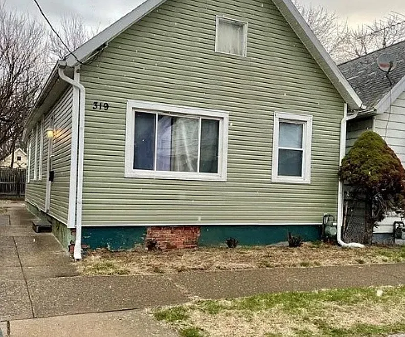 319 Dexter St