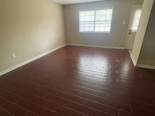 14020 Tiger Bend Rd #9, Baton Rouge, LA 70817