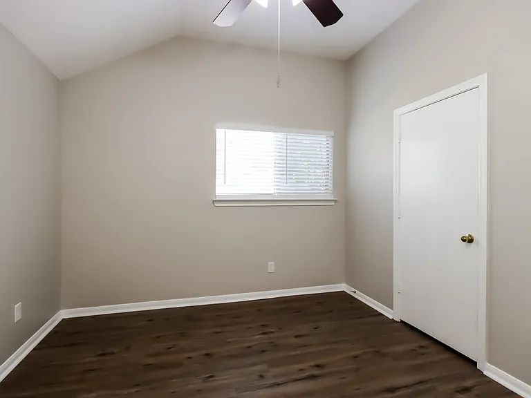 4010 Hunnington Dr — Photo 11