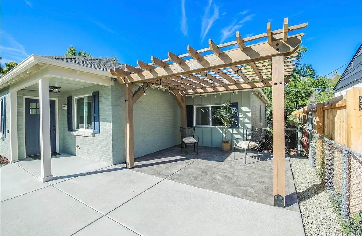 3 bed, 1066 sqft, $3,800 — Photo 1