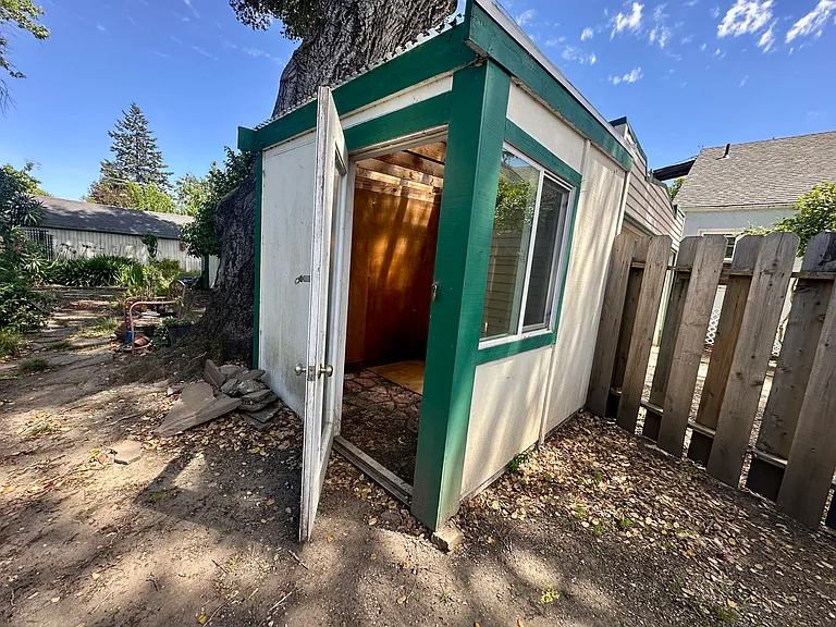 914 Slater St — Photo 18
